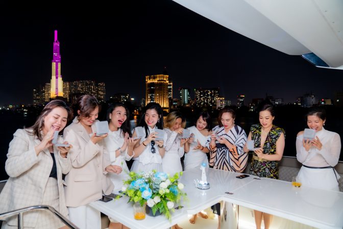 Tiệc tất niên trên du thuyền: Ý tưởng cho buổi tiệc ý nghĩa, độc đáo nhất